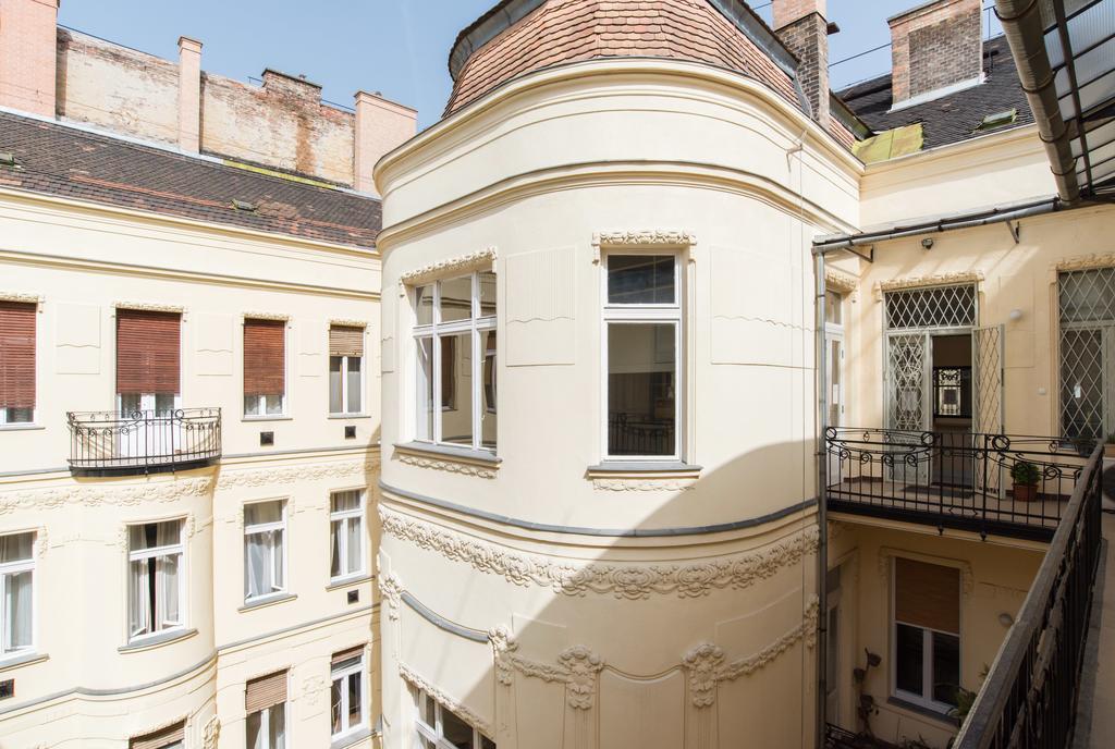 Downtown Oasis Vandrarhem Budapest Exteriör bild