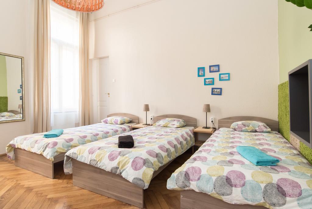 Downtown Oasis Vandrarhem Budapest Exteriör bild